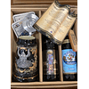 CAJA REGALO + CHOPERO ARTESANAL DE CERÁMICA CON TAPA MOTIVO VIKINGO 250CC + 2 CERVEZAS ALEMANAS 500CC + ABRIDOR + POSAVASOS DE REGALO﻿