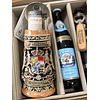 CAJA REGALO + CHOPERO ARTESANAL DE CERÁMICA CON TAPA MOTIVO BAVARIA 400CC + 2 CERVEZAS ALEMANAS 500CC + ABRIDOR DE ROBLE + POSAVASOS DE REGALO