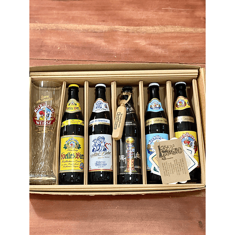 CAJA REGALO + GARZA KUCHLBAUER WEISSE + 5 KUCHLBAUER 500CC + ABRIDOR ROBLE + POSAVASOS DE REGALO