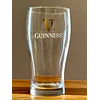 CAJA REGALO + 4 GUINNESS DRAUGHT STOUT 440CC (ORIGEN IRLANDÉS ST. JAMES‘S GATE, DUBLIN) + PINTA GUINNESS 440CC