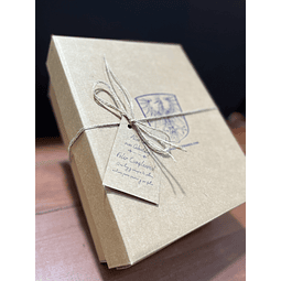 CAJA REGALO + GARZA KUCHLBAUER TORRE 500CC + CERVEZA ALEMANA 500CC + ABRIDOR + POSAVASO DE REGALO