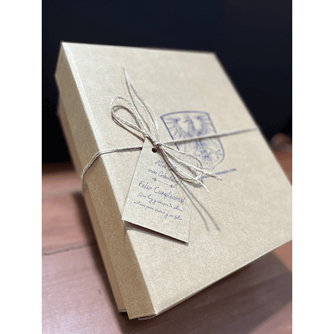 CAJA REGALO + GARZA KUCHLBAUER TORRE 500CC + CERVEZA ALEMANA 500CC + ABRIDOR + POSAVASO DE REGALO