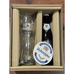 CAJA REGALO + GARZA WEIHENSTEPHAN  500CC + CERVEZA ALEMANA 500CC + POSAVASO DE REGALO