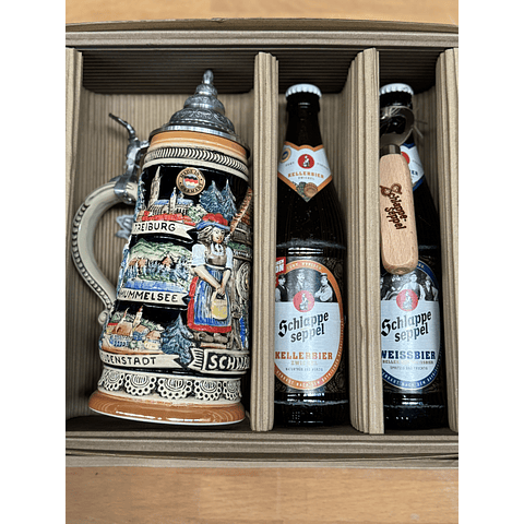 CAJA REGALO + JARRA ARTESANAL CON TAPA SCHWARZWALD TRADICIONAL 500CC +  2 CERVEZAS ALEMANAS + ABRIDOR DE ROBLE + POSAVASOS DE REGALO