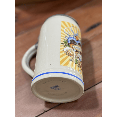 CAJA REGALO+ JARRA OFICIAL OKTOBERFEST MÜNCHEN 2021 CON TAPA DE ESTAÑO + 2 CERVEZAS ALEMANAS + ABRIDOR DE ROBLE + POSAVASOS DE REGALO