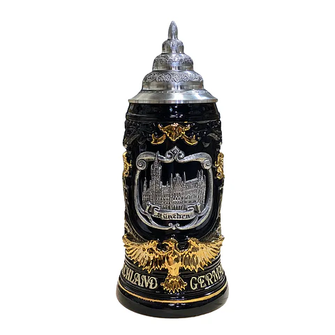 CHOPERO ARTESANAL DE CERÁMICA NEGRO DORADO CON TAPA Y CIUDAD MÜNCHEN DE PELTRE  750CC - MANGO DE ÁGUILA DORADO﻿ 750CC