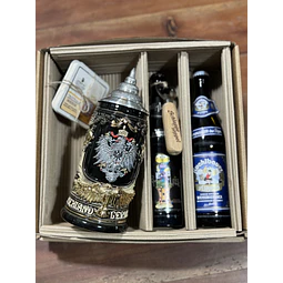 JARRA ARTESANAL - NEGRA DORADA CON TAPA Y  PLACA DE PELTRE  - MANGO DE ÁGUILA DORADO﻿ 400CC + 2 CERVEZAS ALEMANAS + ABRIDOR ROBLE Y POSAVASOS DE REGALO