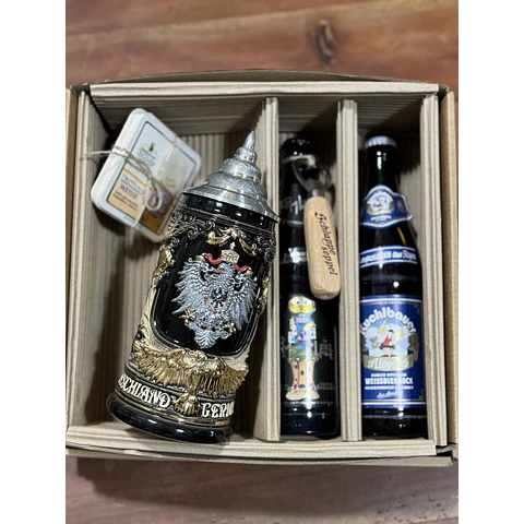 JARRA ARTESANAL - NEGRA DORADA CON TAPA Y  PLACA DE PELTRE  - MANGO DE ÁGUILA DORADO﻿ 400CC + 2 CERVEZAS ALEMANAS + ABRIDOR ROBLE Y POSAVASOS DE REGALO