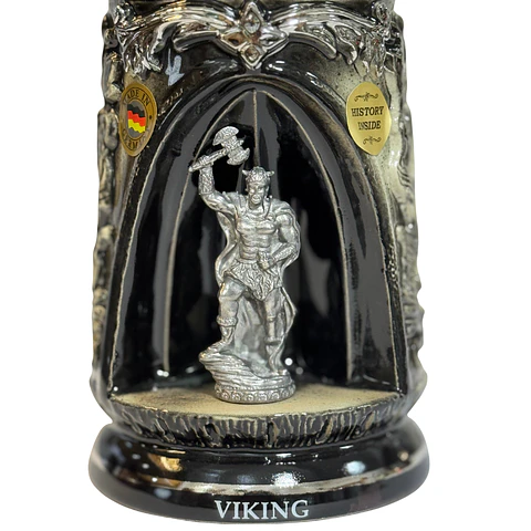 Jarra Cervecera Vikinga Nordic Grotto con Tapa de Casco Vikingo 500cc – Edición limitada