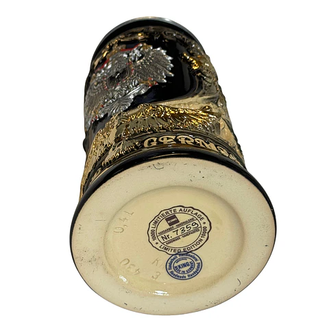 JARRA CERVECERA ARTESANAL ALEMANA - NEGRA DORADA CON TAPA Y PLACA DE PELTRE ÁGUILA - ASA DE ÁGUILA DORADO﻿ 400CC 