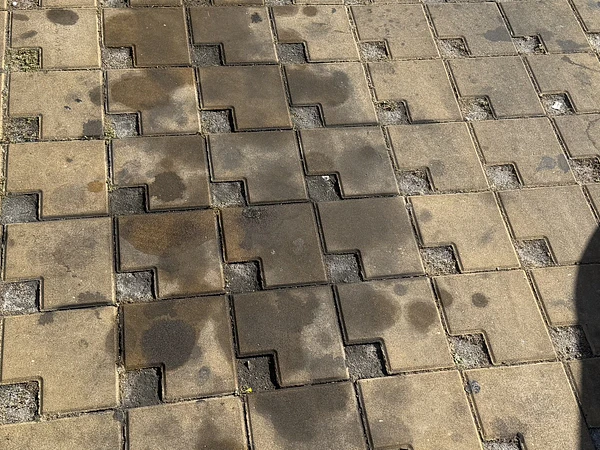Como remover manchas de óleo em parques de estacionamento profissionais