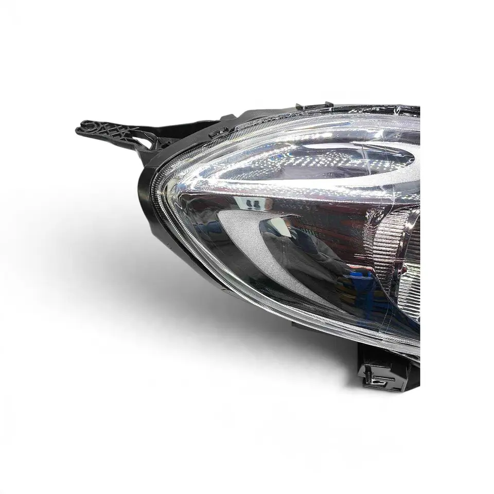 Optico Foco Delantero Derecho Nissan Versa N17 2012-2014 2
