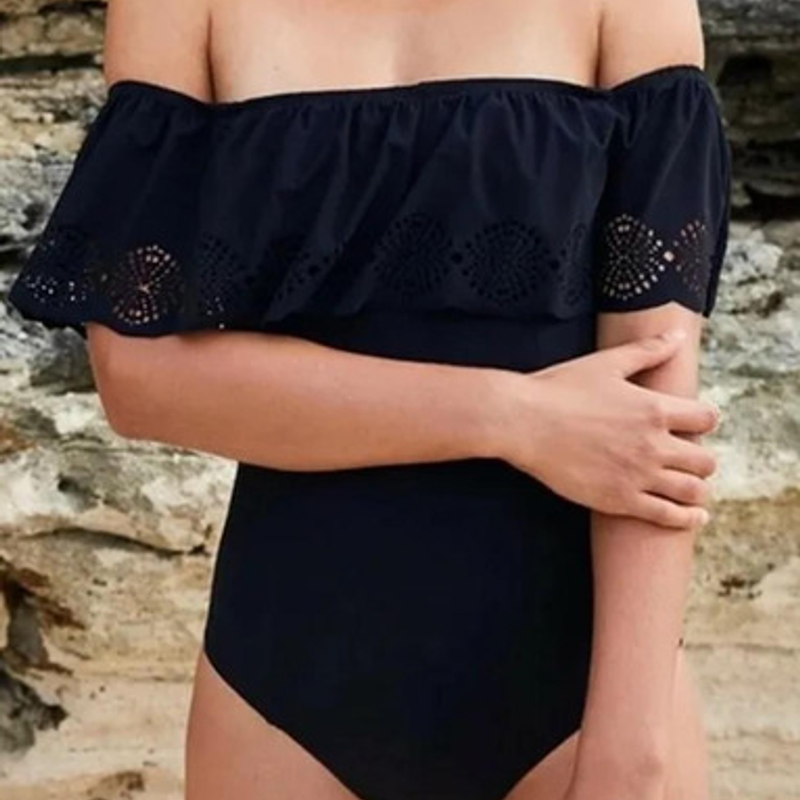 Traje De Baño Negro Sin Hombros 2