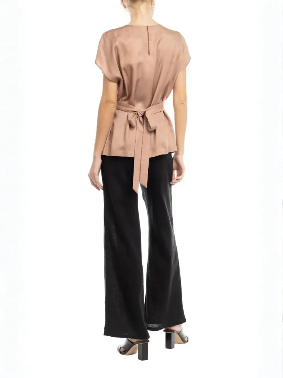 Blusa Americana de Seda Beige con Amarre para Mujer 2