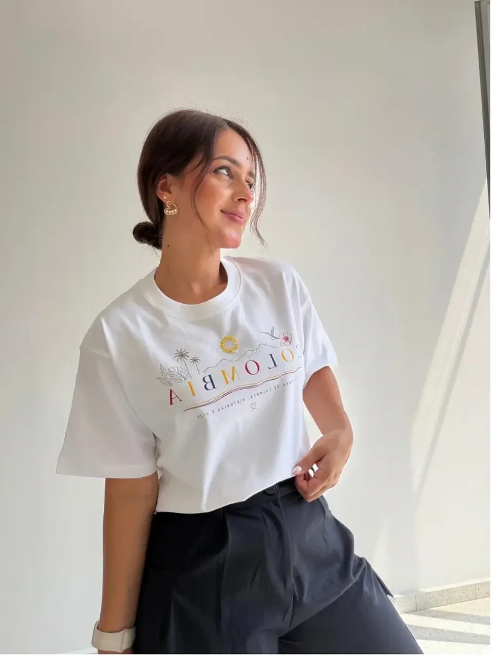 Camiseta Colombia Blanca con Bordado para Mujer 3