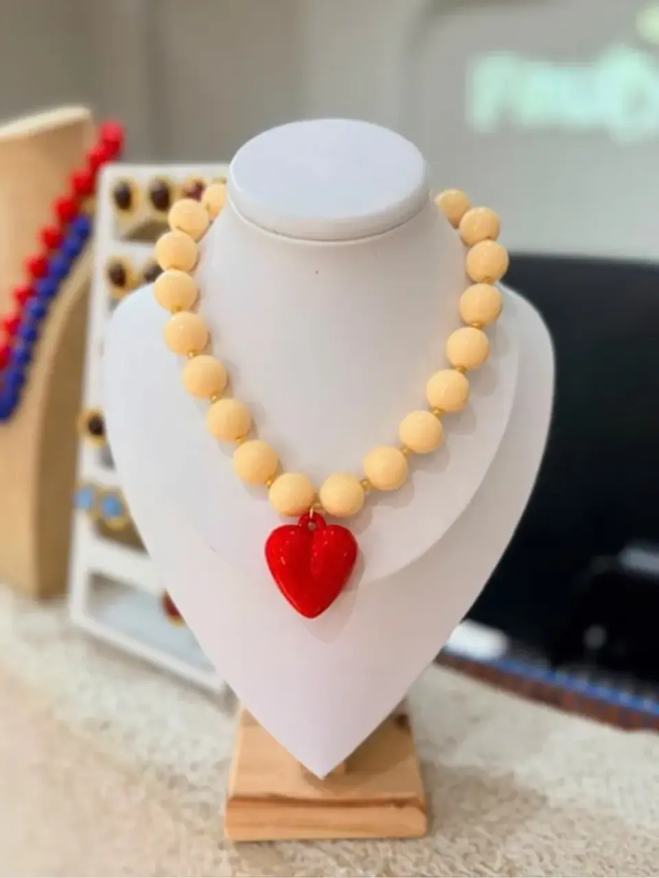 Collar Corazón Amarillo Mantequilla y Azul Bebé 3