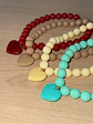 Collar Corazón Unicolor Beige y Amarillo Mantequilla - Miniatura 2