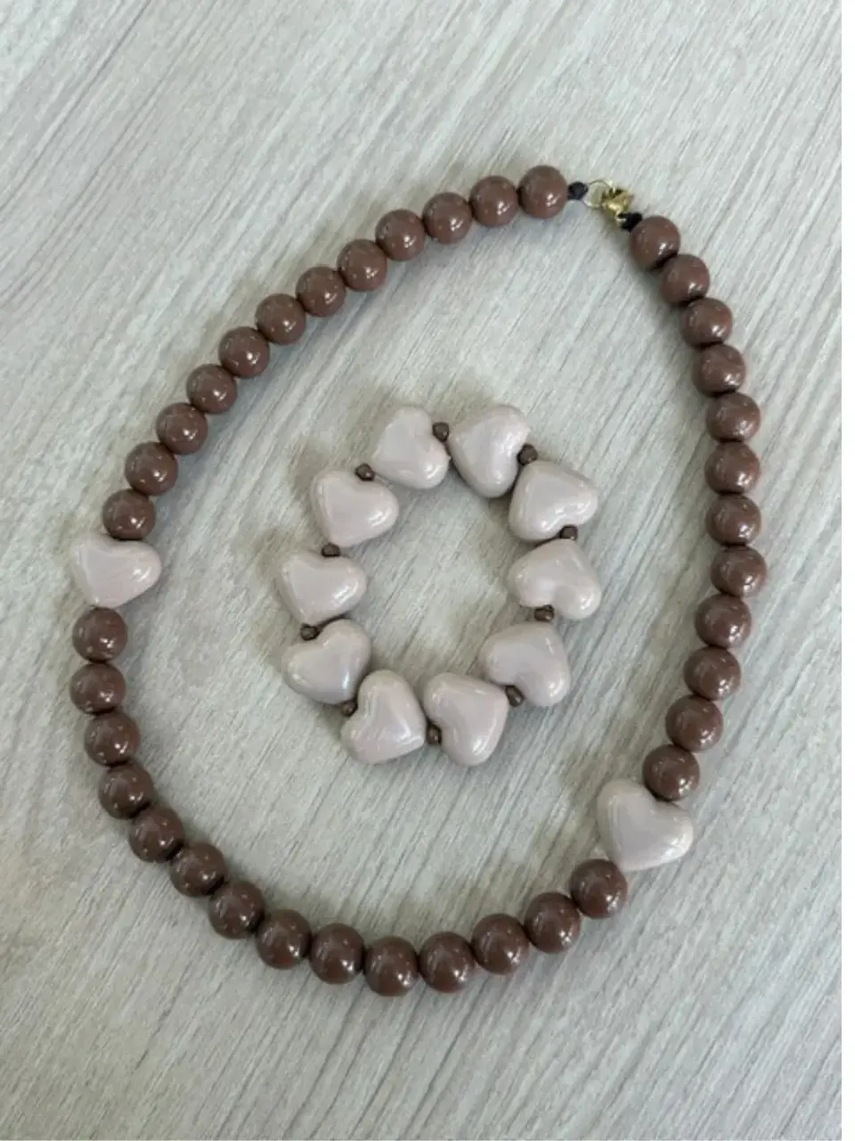 Collar de Bolas y Corazones Café y Beige 2