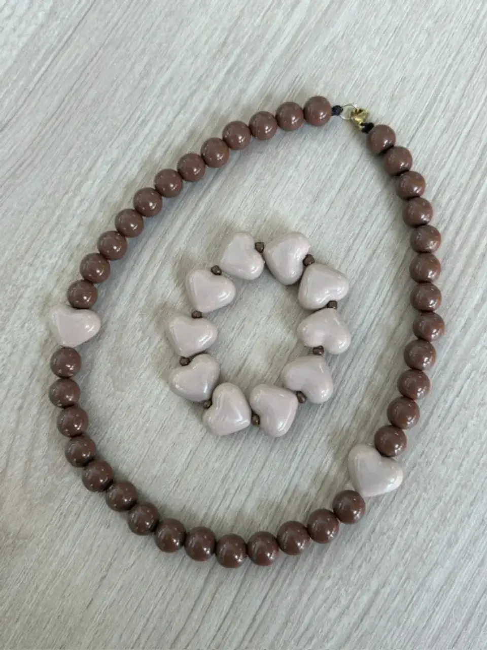 Pulsera de Corazones Beige para Mujer 1