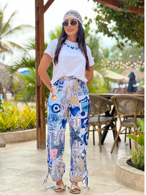 Set de Pantalón Estampado y Camiseta Blanca para Mujer