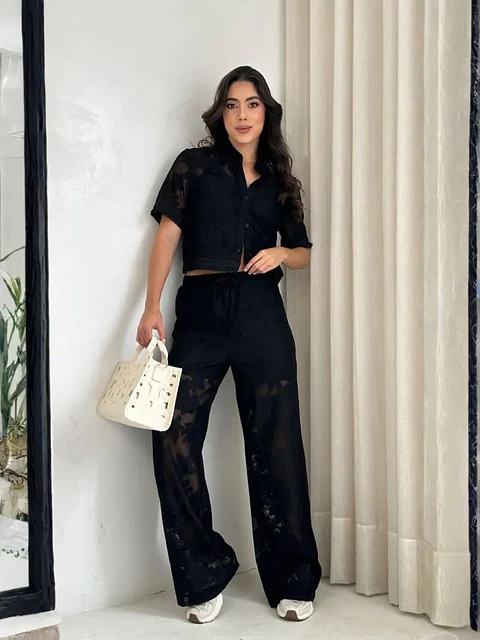 Set de Pantalón y Blusa Negra con Transparencias para Mujer