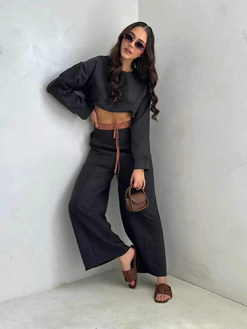 Set de Pantalón y Blusa Negra en Tela Tipo Pana 1