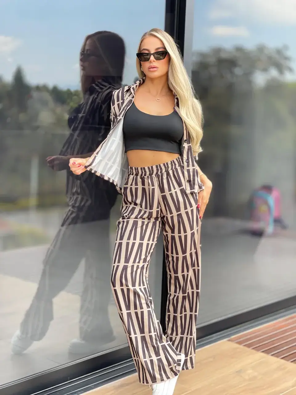 Set de 3 Piezas con Pantalón, Top y Camisa Estampada 1