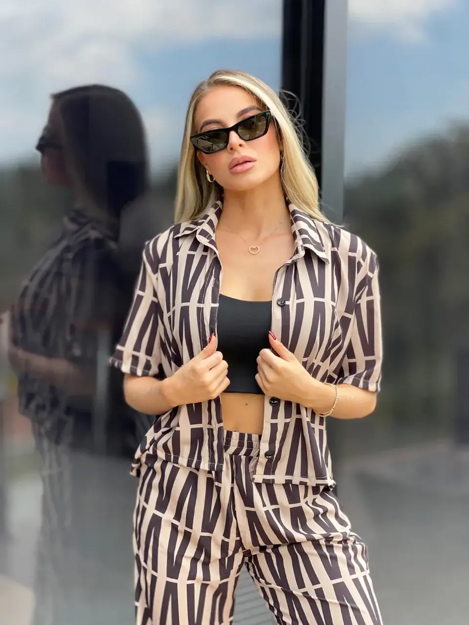 Set de 3 Piezas con Pantalón, Top y Camisa Estampada 2