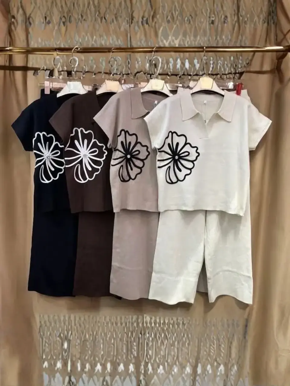 Set Americano Floral Café y Blanco para Mujer 2