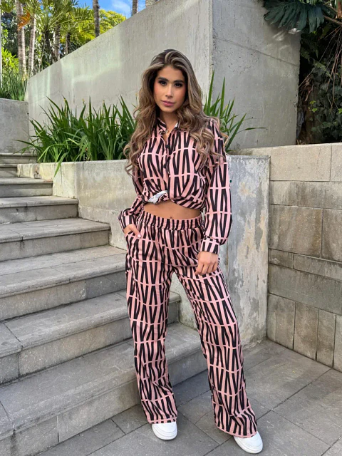 Set Estampado de Pantalón y Camisa en Poliéster