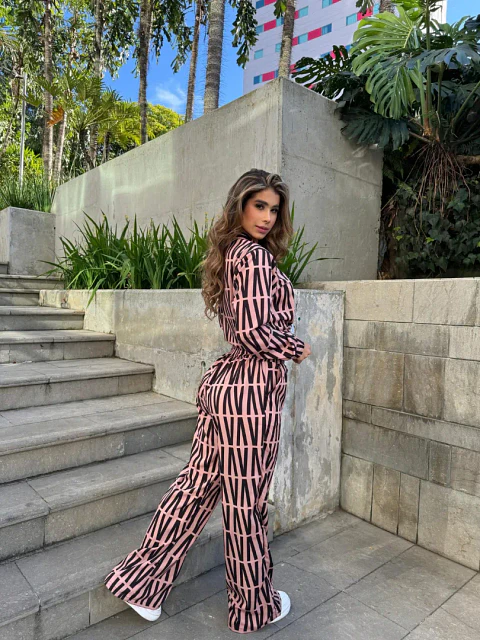 Set Estampado de Pantalón y Camisa en Poliéster