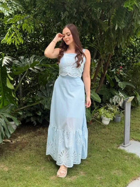 Set de Falda y Crop Top en Ojalillo Azul Bebé y Amarillo Mantequilla