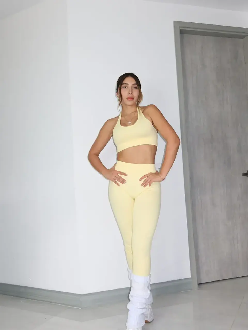 Set de Pantalón y Top en Licra Amarillo Mantequilla 1