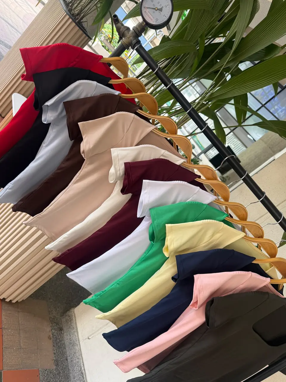 Blusa básica en tela licra unicolor 2