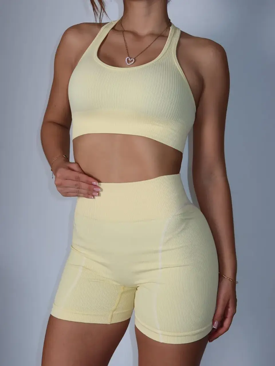 Set de Short y Top en Licra Amarillo Mantequilla 1