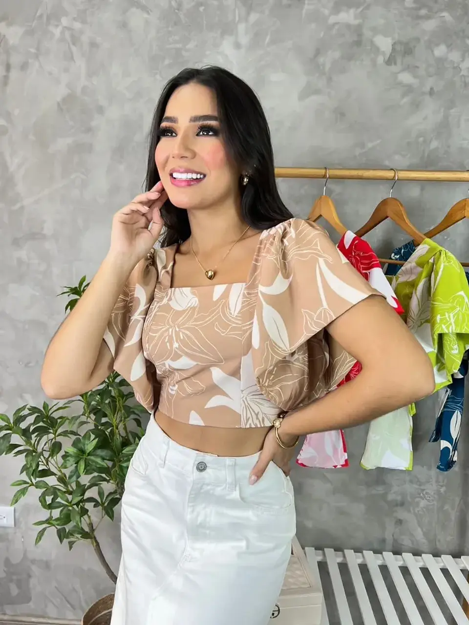 Top Floral Beige y Blanco en Tela Blessed 1