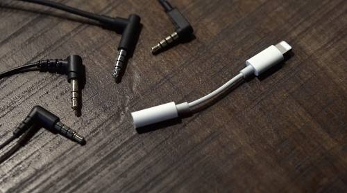 Adaptador Lightning Original a Jack 3.5mm 3