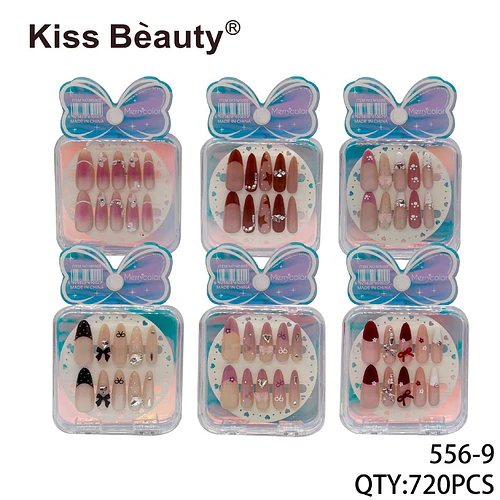 Uñas postizas decoradas Kiss Beauty con diseños variados y accesorios - Chuys Beautys | Chuy's Beautys