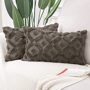 FUNDA DE COJIN  TEXTURA GEOMETRICA LANA CORTA Y TERCIOPELO 30 X 50 GRIS PARDO