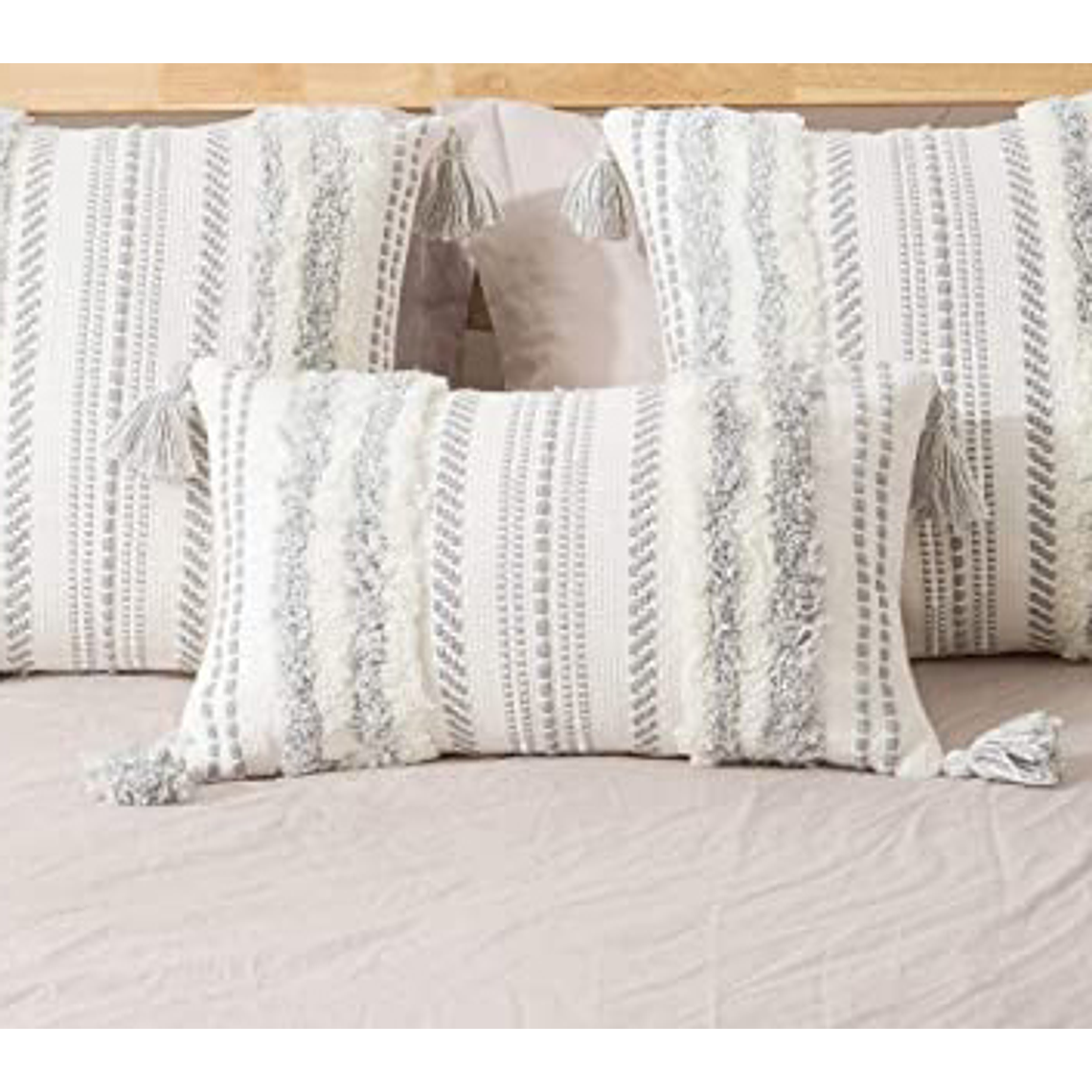 FUNDA DE COJIN  ESTILO BOHEMIO TEXTURIZADO 30 X 50 GRIS 2