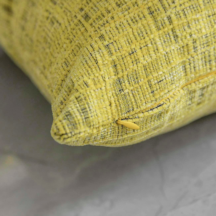FUNDA DE COJIN CON CHENILLE TEXTURIZADO  45 X 45 AMARILLO 4