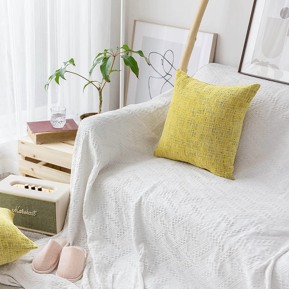 FUNDA DE COJIN CON CHENILLE TEXTURIZADO  45 X 45 AMARILLO 2