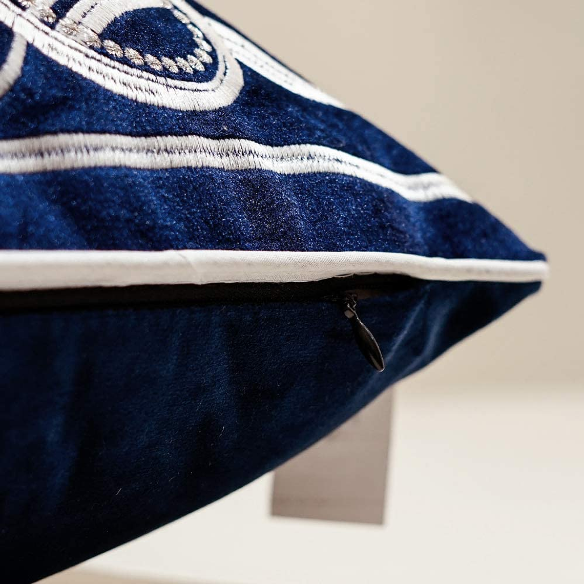 FUNDA DE COJIN 100% TERCIOPELO  ESTILO BOHEMIO 50 X 50 AZUL MARINO 5