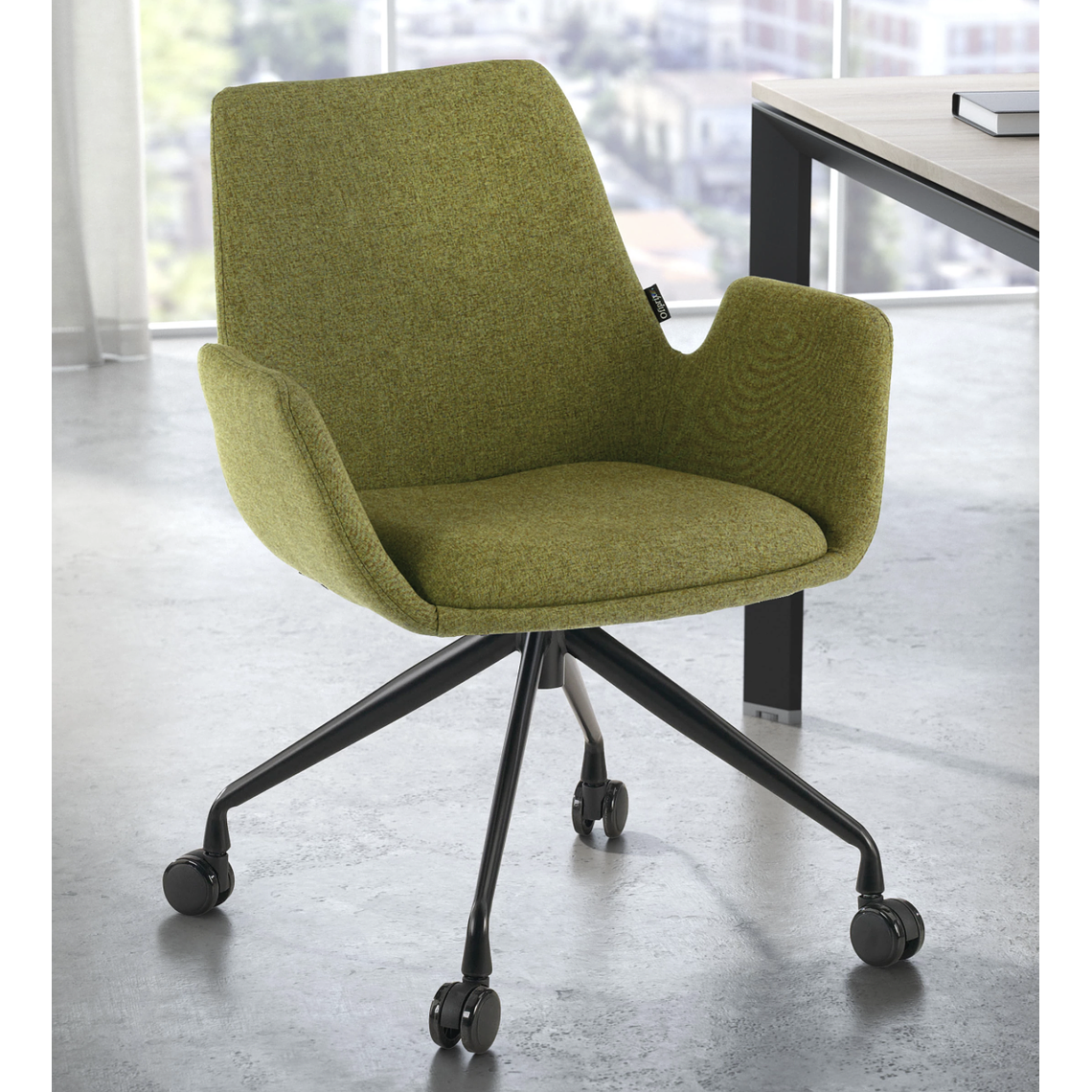 Silla Giratoria Glamm, estructura con ruedas - Negro - Verde 2