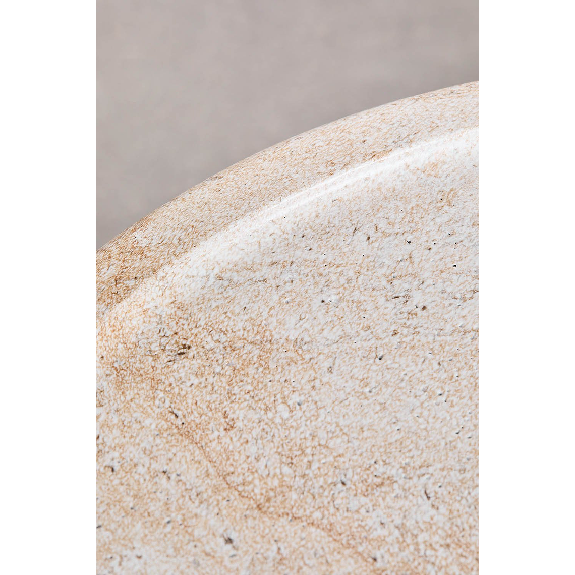 Mesa lateral redonda de cemento look travertino (Ø35 cm) Darwys 5