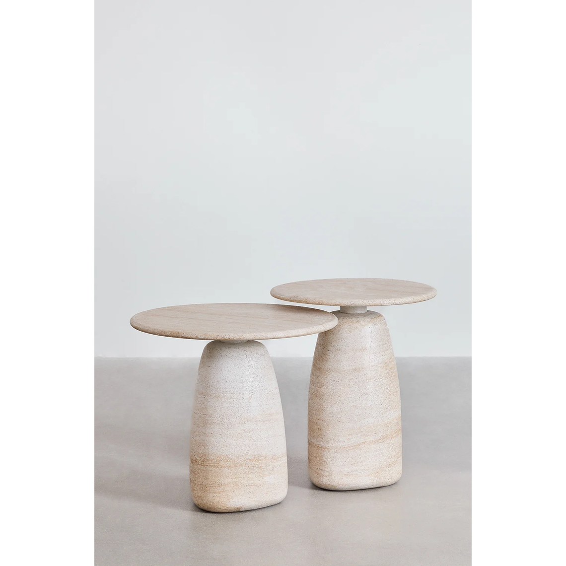 Mesa lateral redonda en cemento look travertino 50 cm Grebik 6