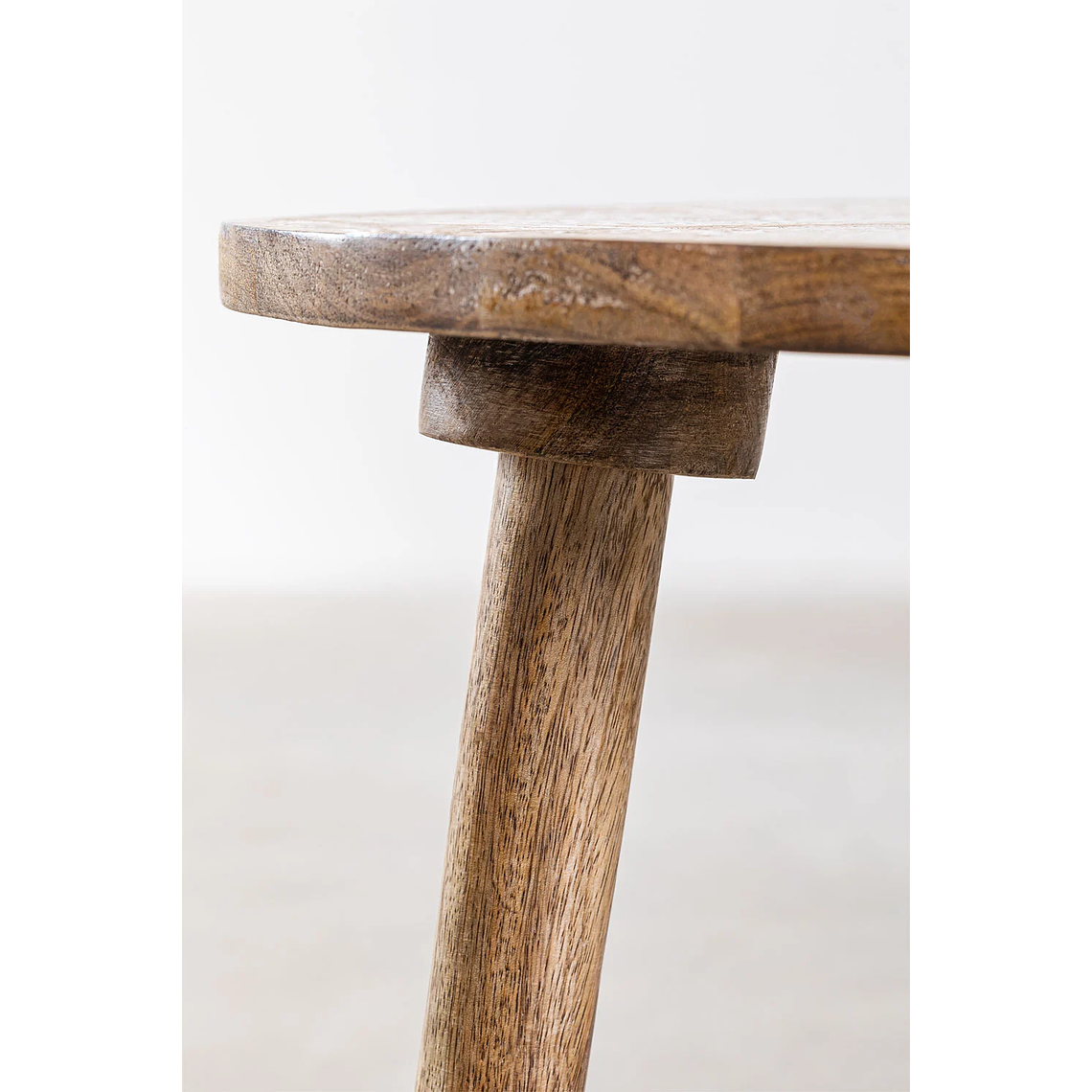 Mesa lateral redonda en madera de mango (Ø45 cm) Tienga 5