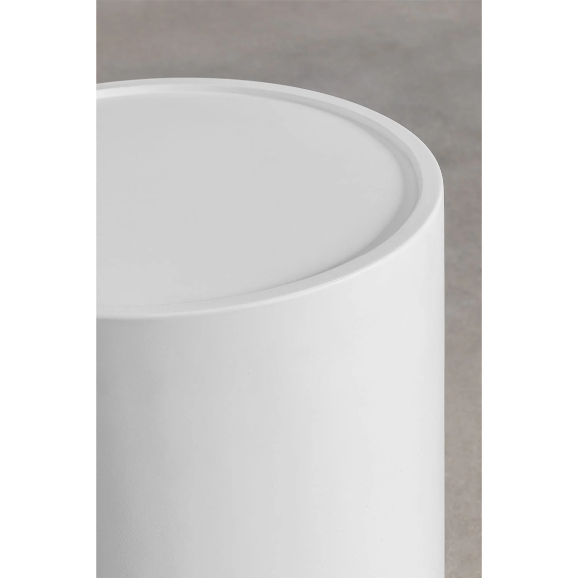 Mesa lateral Redonda de Cemento Blanco Brillante (Ø35 cm) Darwys 2