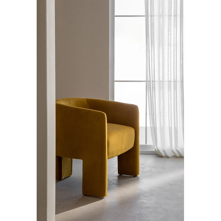 Poltrona en Terciopelo Xastru color mostaza 2