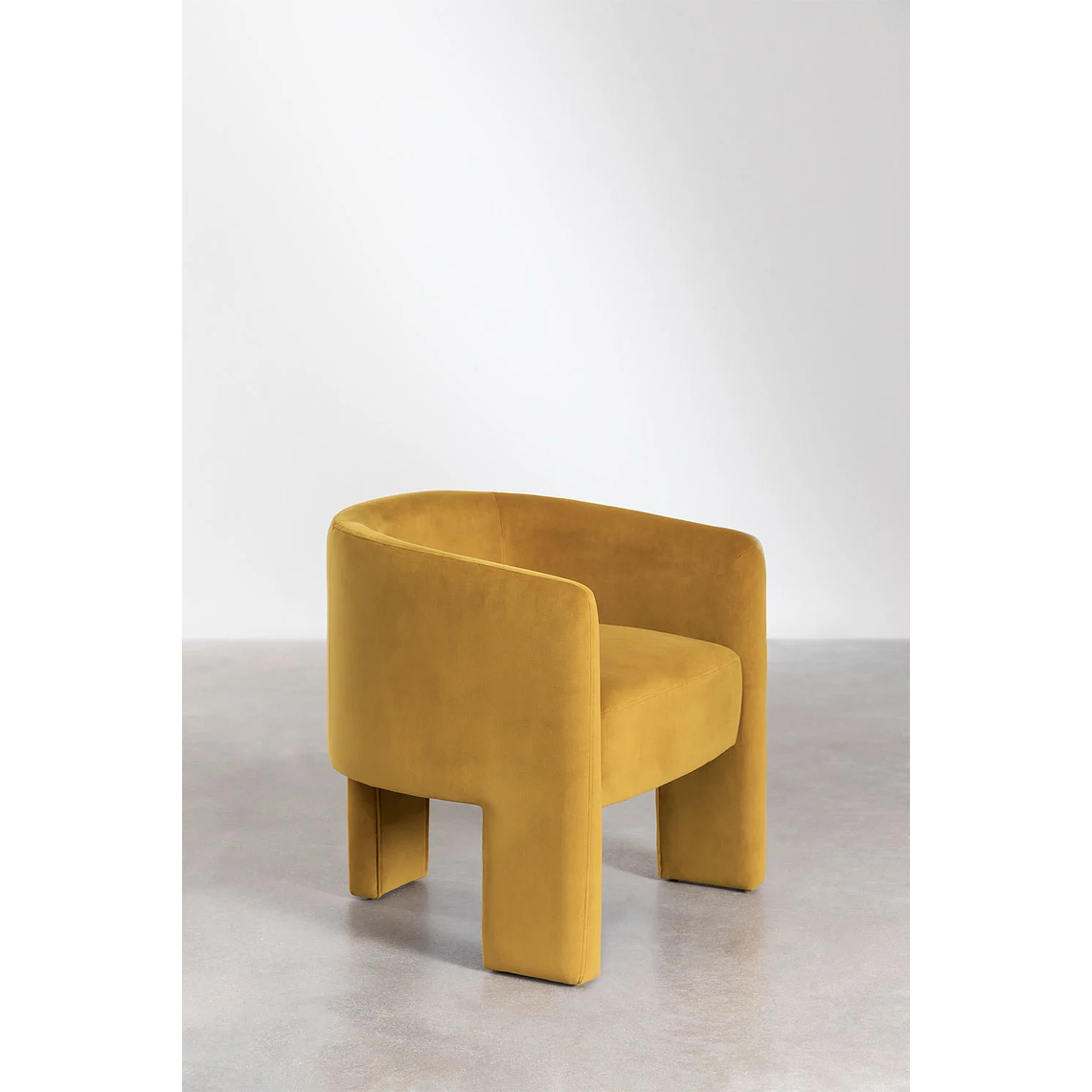 Poltrona en Terciopelo Xastru color mostaza 1